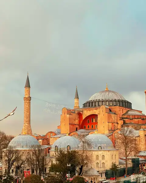 Santa Sofia com seus minaretes, em Istambul