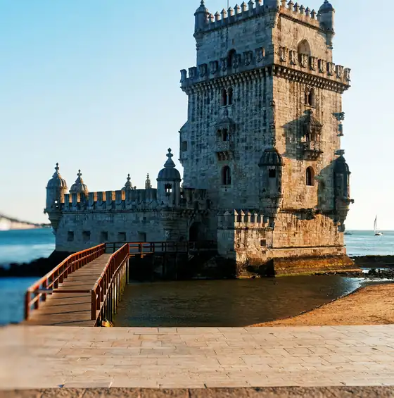 Torre de Belém à beira do Tejo, em Lisboa